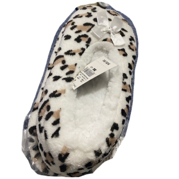 Soft & cozy lined White Leopard print women’s slippers - Picture 1 of 2